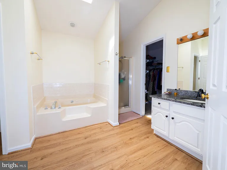 513 Jefferson St — Photo 17