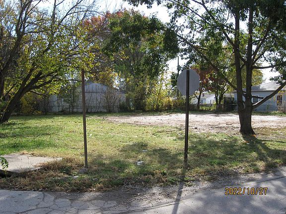 4th image of 730 Saint Norbert Dr
