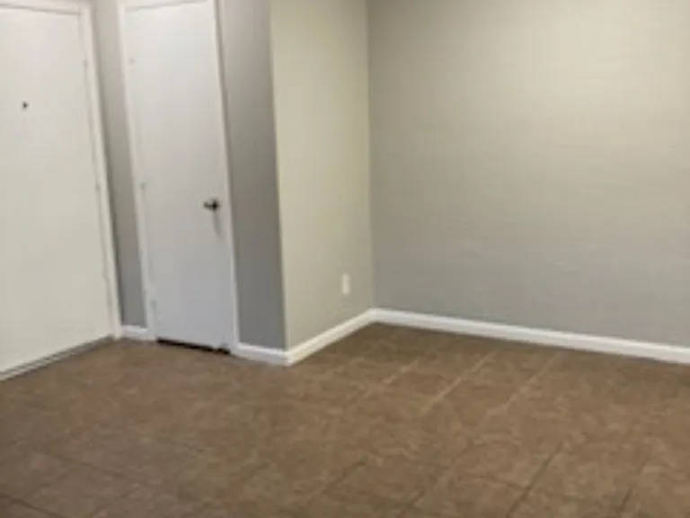 2220 SW 29th Ter #14 — Photo 3