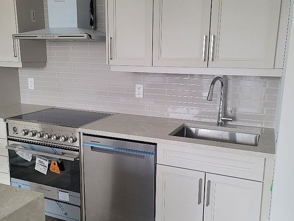 4th image of 500 Brock Ave #509
