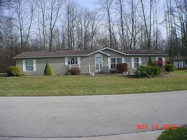 3377 E Woodland Dr photo 1