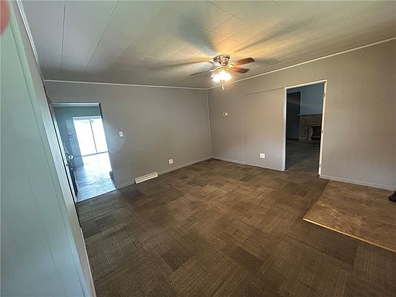 4th image of 610 2nd Ave