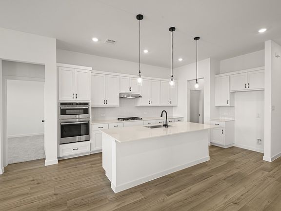 4th image of 653 Tyronza Dr