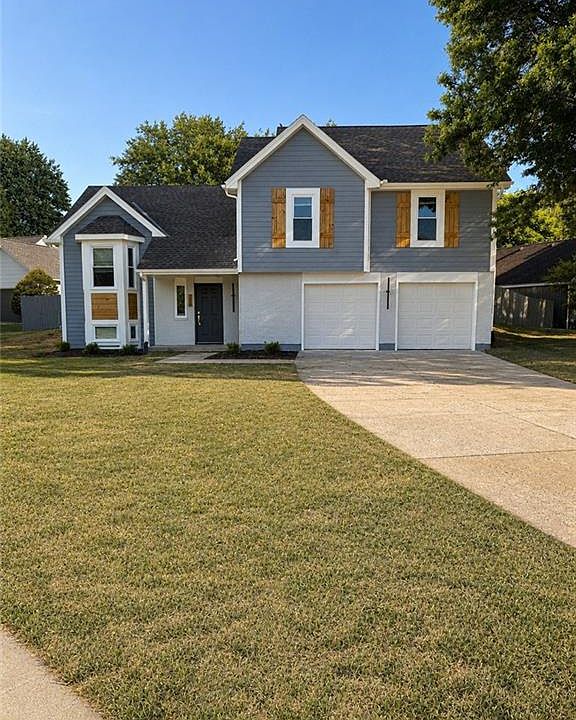 1st image of 412 NE Deerfield Ct