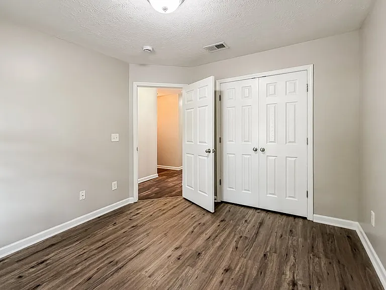 804 Birchmill Point N — Photo 12