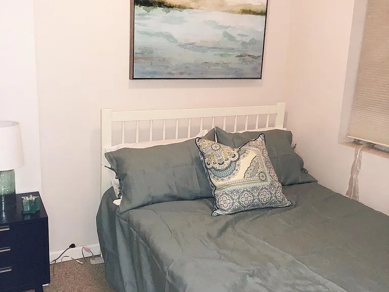 Full size bed