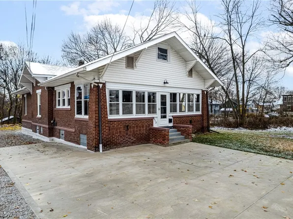 613 Wooster Rd N, Barberton, OH 44203