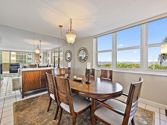 4th image of 5440 N Ocean Drive #202