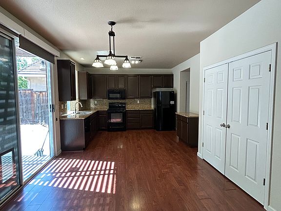 5th image of 2412 Hooftrail Way