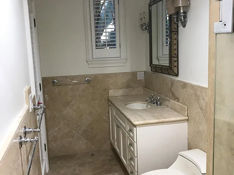 1037 Alfonso Ave — Photo 9