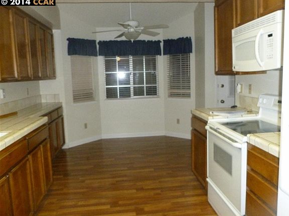 2nd image of 1621 Somerset Pl