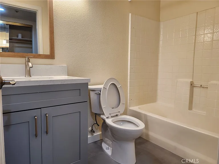 1131 E Doran St #105 — Photo 12