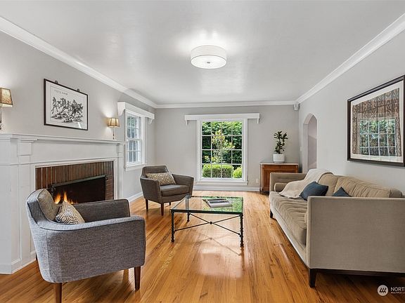 3rd image of 2616 Hillside Drive SE