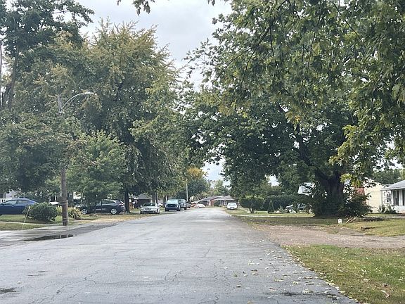 4th image of 440 Astor Ave