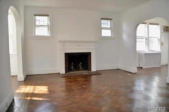 4th image of 10 William St
