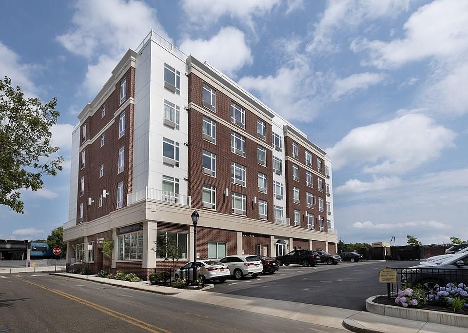 1st image of 2 Cliveden St Unit 203E