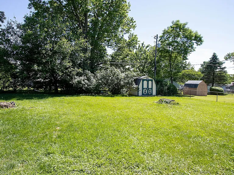 615 Palace Ln — Photo 11