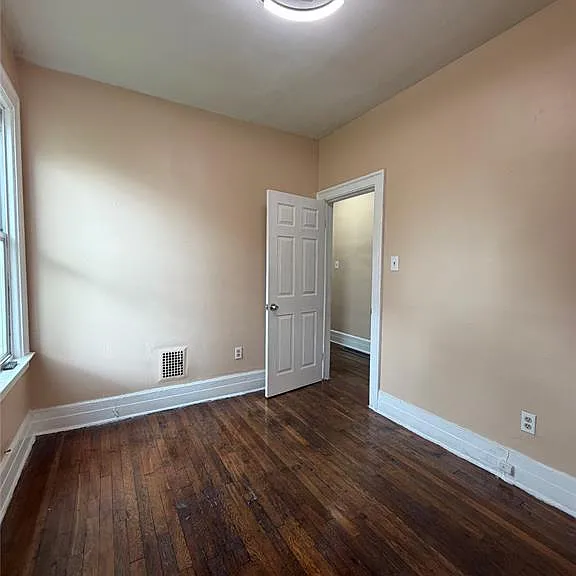 1435 W Euclid St — Photo 12