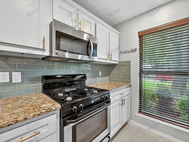 3827 Clubway Ln — Photo 8