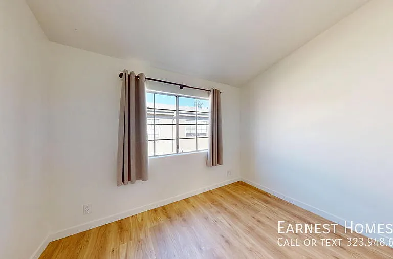 18347 Saticoy St #31 — Photo 32