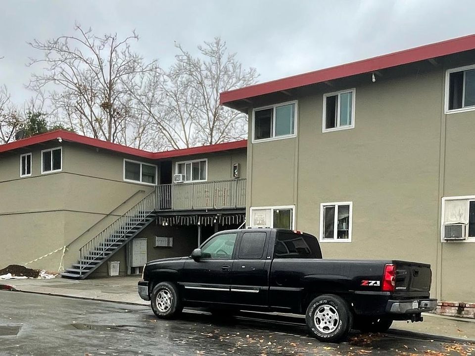 1st image of 440 Ash St APT 3