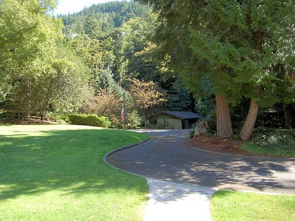 Circular driveway