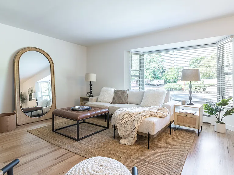 1532 S Grape St — Photo 9