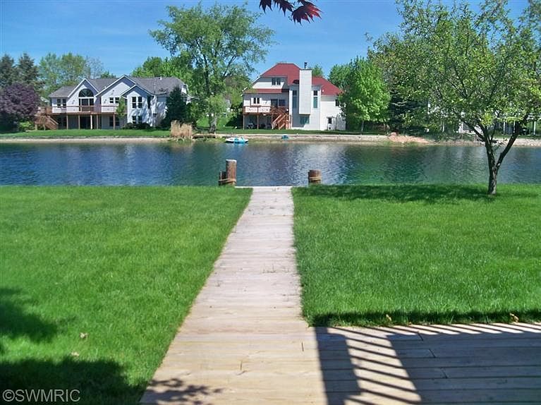 1st image of 469 Pine Lake Ct