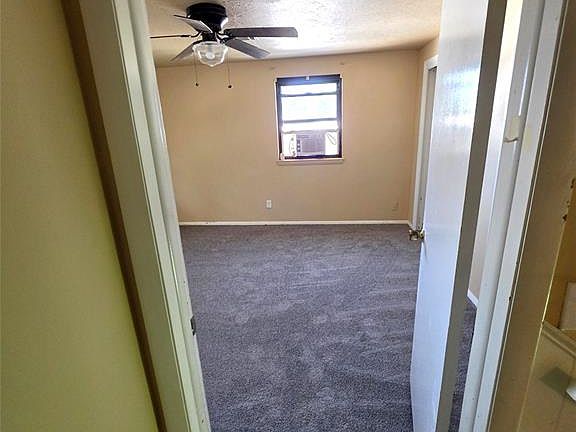 4th image of 7404 NW 27th St