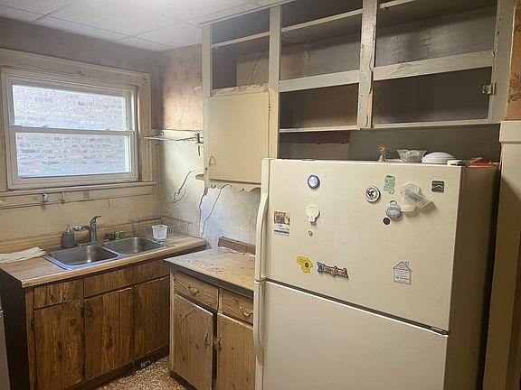 4th image of 8118 S Saint Lawrence Ave