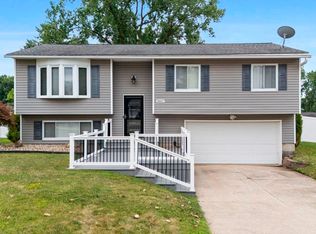 8867 Center Dr, North Royalton, OH 44133