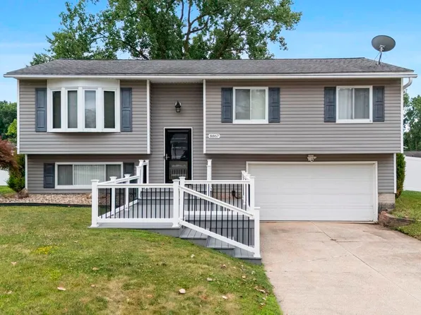 8867 Center Dr, North Royalton, OH 44133