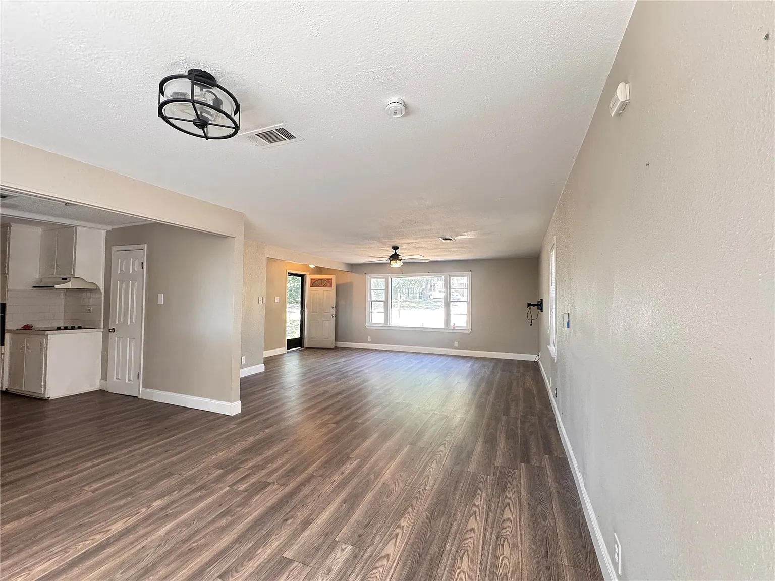 4 bed, 2.0 bath, 1820 sqft, $1,400 — Photo 4