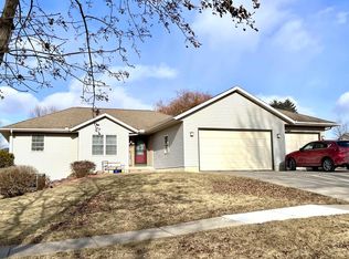 1101 Tillberry Dr, Baraboo, WI 53913