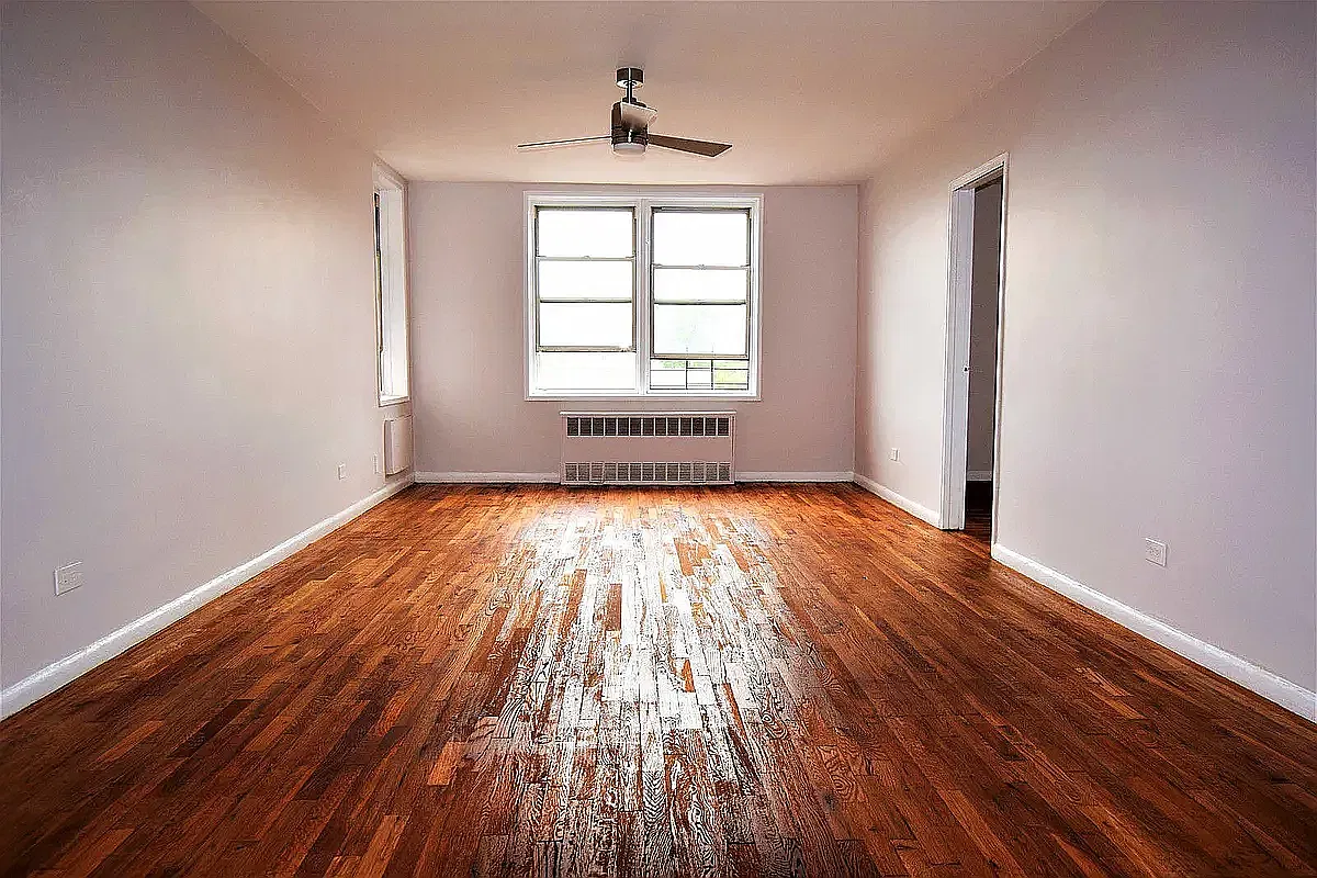 1310 Avenue R — Photo 2