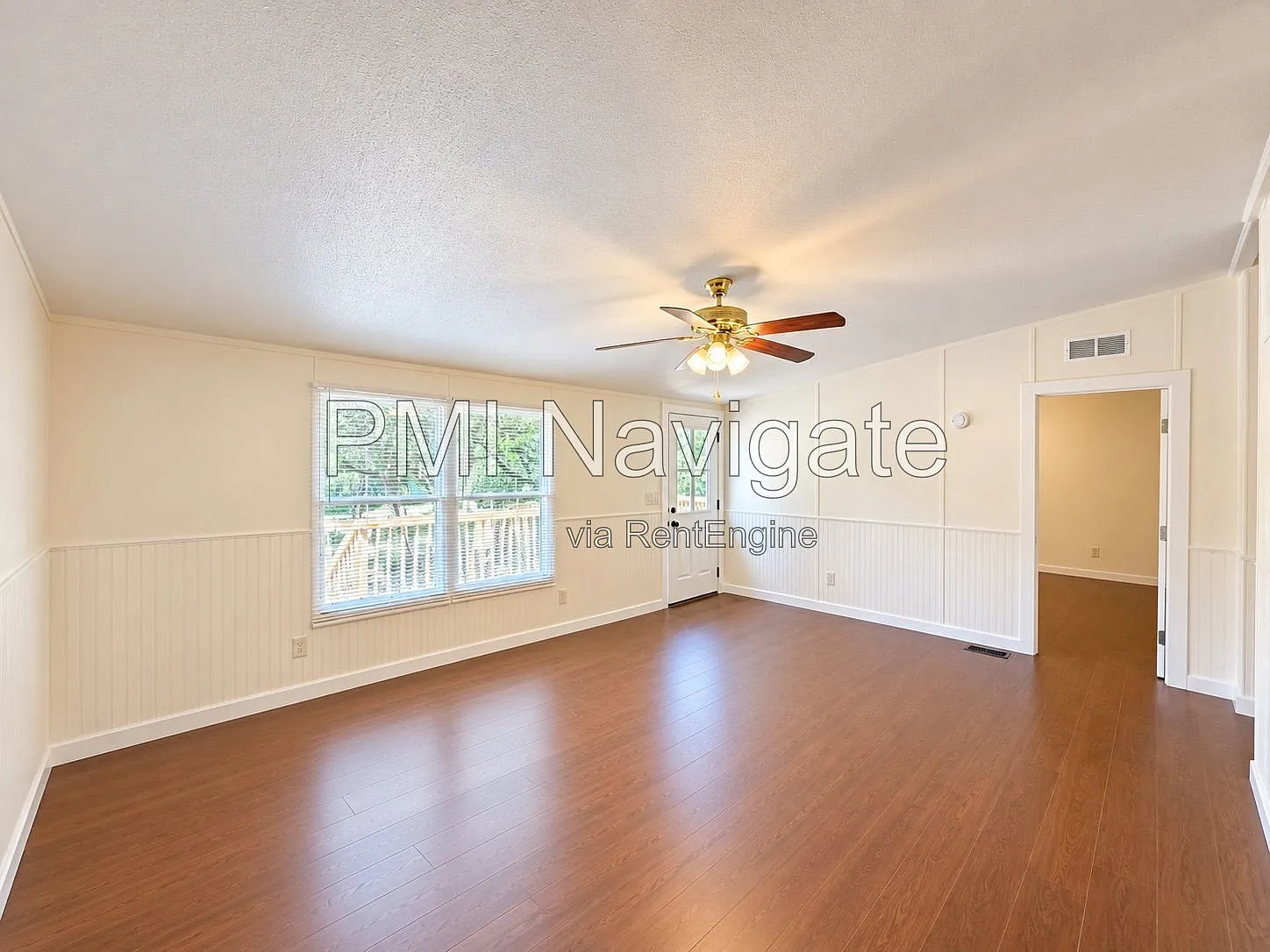 4 bed, 2.0 bath, 1404 sqft, $2,100 — Photo 4