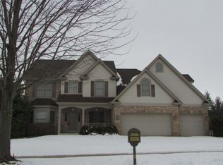 918 Elm St, Sugar Grove, IL 60554