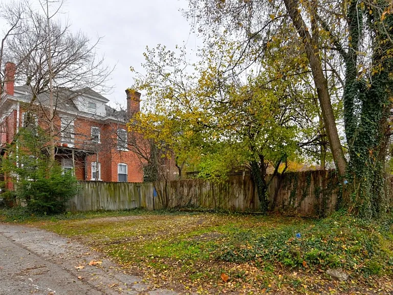 143 S Monroe Ave — Photo 3