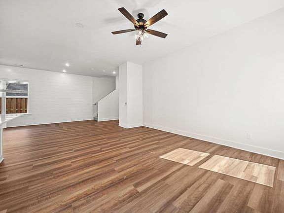 4th image of 3702 SW Sunbeam Ave