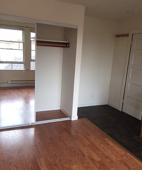 5038 17th Ave NE — Photo 3