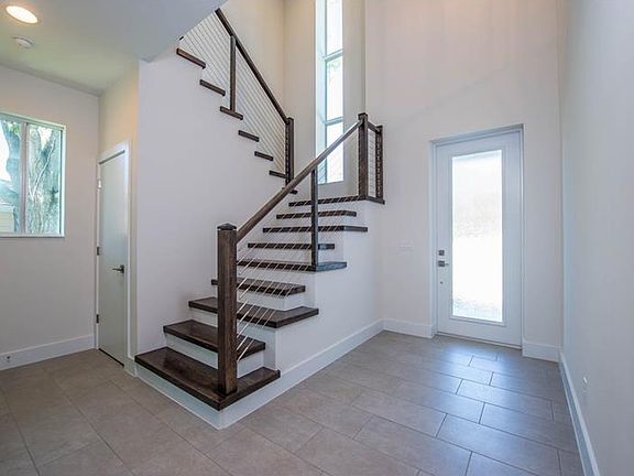 2nd image of 6814 S Himes Ave