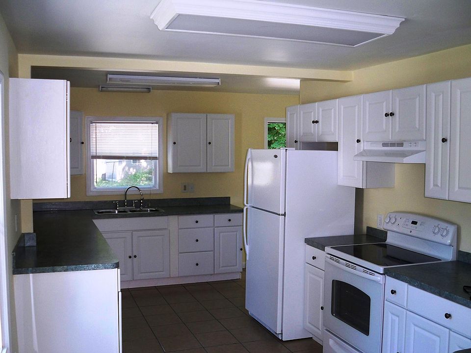 2nd image of 736 Roger St