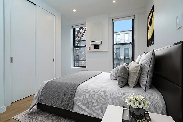 Rented by REAL New York | media 52