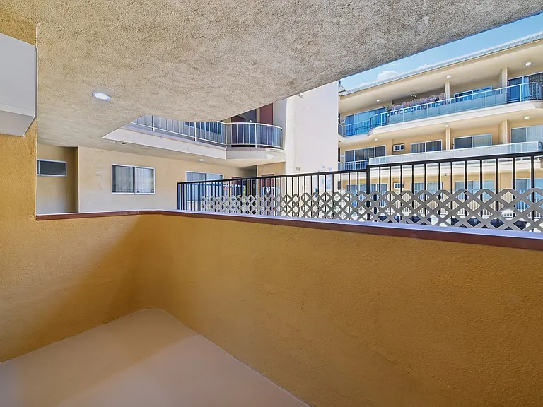 El Dorado - 1342 N. Fuller Avenue — Photo 32