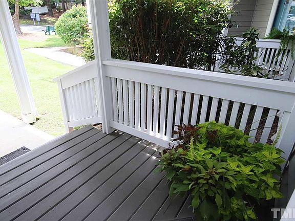 5th image of 103 Elmwood Cir