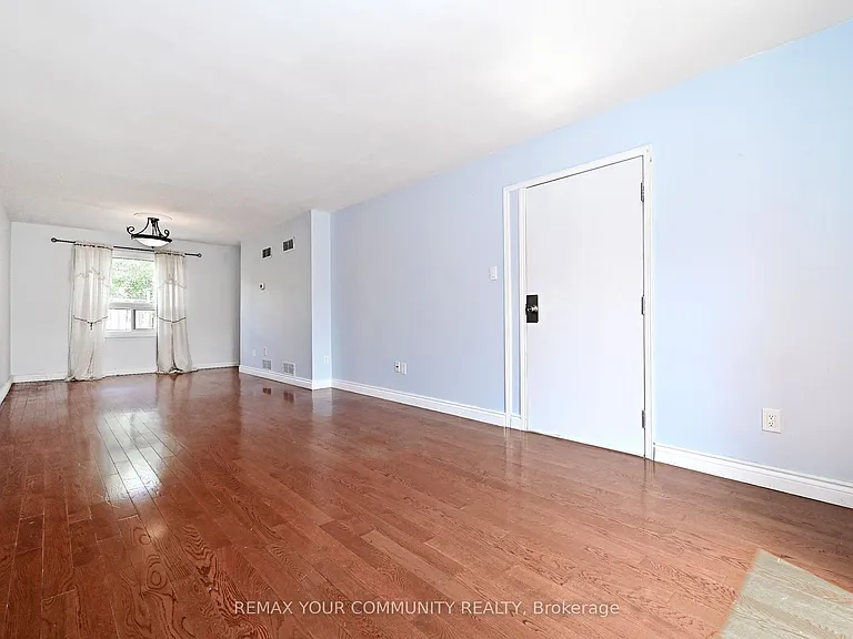 35 Dakin Dr — Photo 8