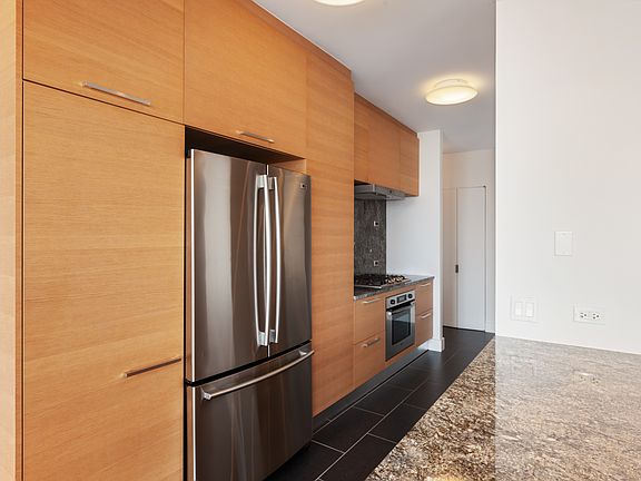 4th image of 170 E 87th St APT W17d