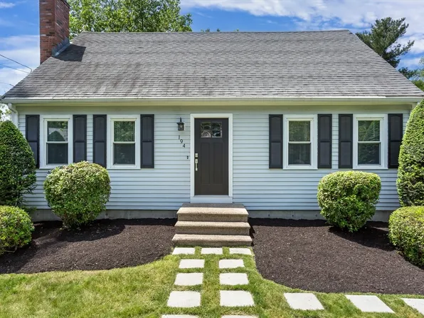 194 Crossfield Rd, Franklin, MA 02038