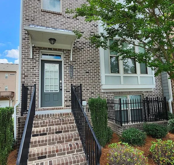 2669 Village Park Bnd — Photo 2