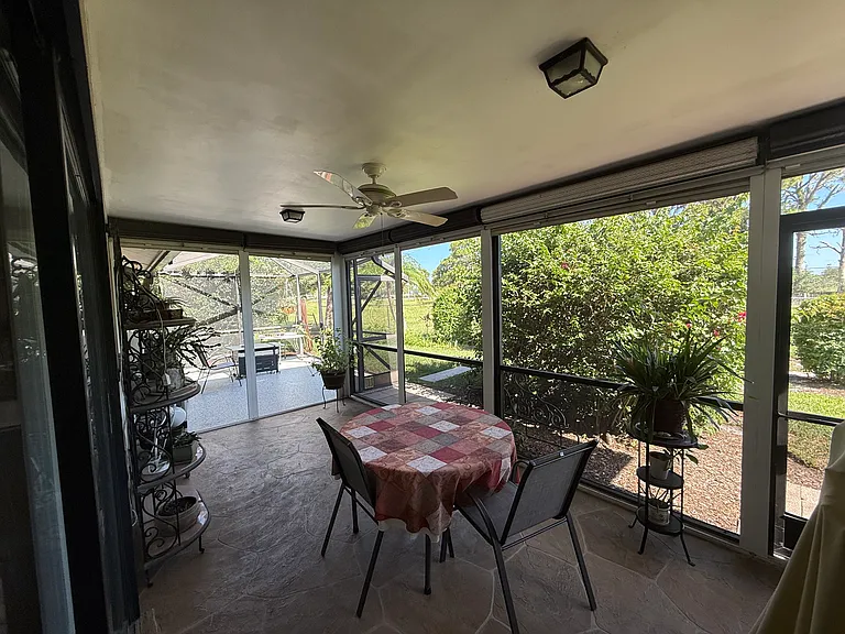 2507 Canterbury Dr N — Photo 11